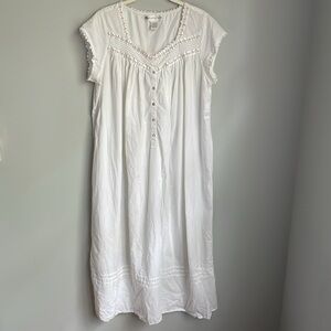Eileen West White Long Nightgown with Pink Floral Accents Size Medium